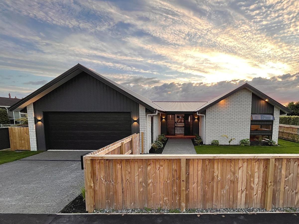 Luxury Villa, Central, Golf And Cafes - By Kosh Bnb Hamilton Exteriör bild
